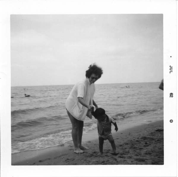 MAG082 - Wanda & Child, 1962 (Family Picnic, Westmoreland State Park)