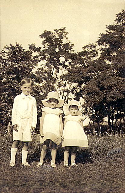 HF06 CHILDREN, DICK, MARY LEE & KITT